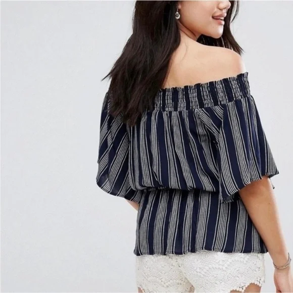 Abercrombie & Fitch off the shoulder Crop Navy blue striped blouse Size L - Picture 3 of 14